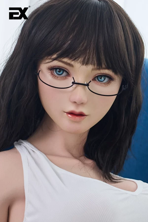 Jem has the face of a mature woman and the figure of a cute girl. Standing at 150 cm tall, she is a lifelike platinum-grade silicone doll.